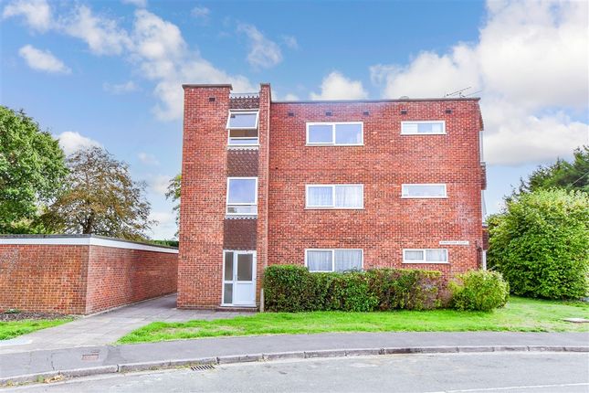 1-bed flat on Swallow Close, Havant, £90,000