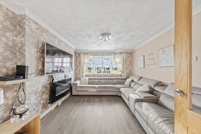 20 Burns Grove, Warrington photo 2
