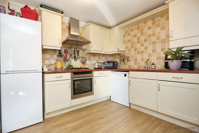 Flat 6, Yew Trees Lower Lane, Southampton photo 2