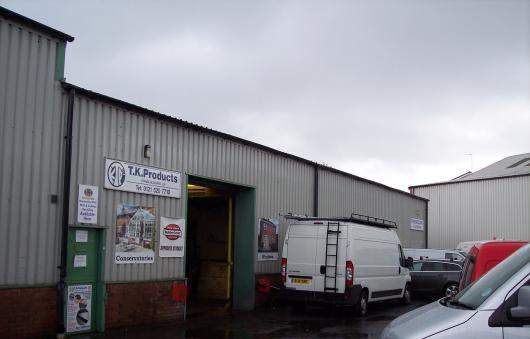 Warehouse to let in Sedgley Road West, Tipton
