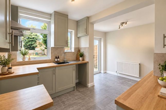 14 Blackthorn Road, Worcester photo 2