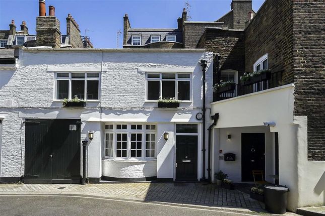 Thumbnail Flat to rent in Gloucester Place Mews, London