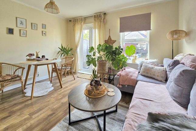 31, Sissinghurst Close, Rugby photo 3