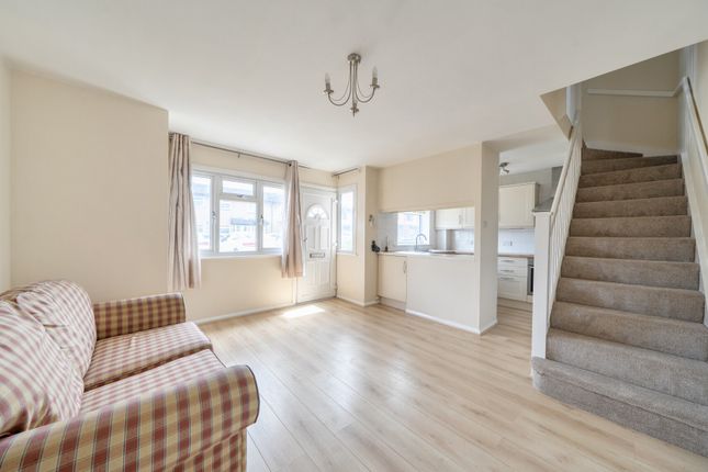 13, Fernleigh Close, Croydon photo 4