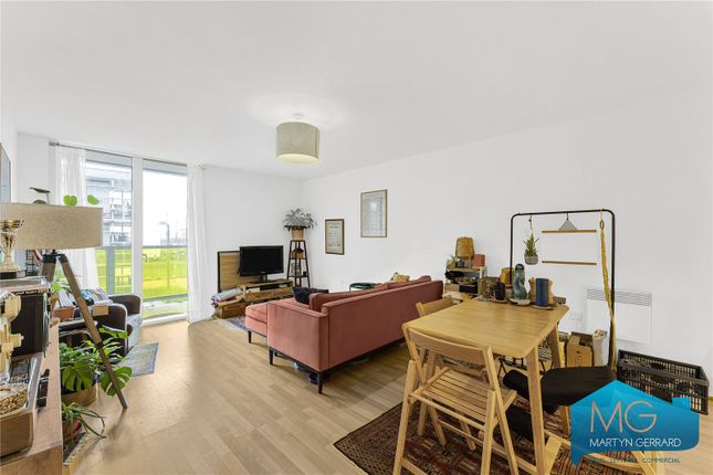 Flat for sale in Chadwell Lane, London