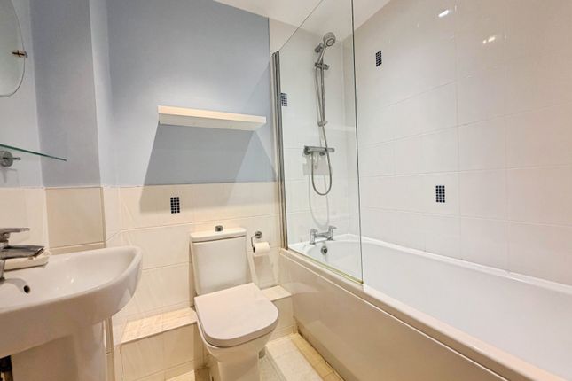 Flat 2, Spry Court, 1, Blackbourne Chase, West Sussex photo 5