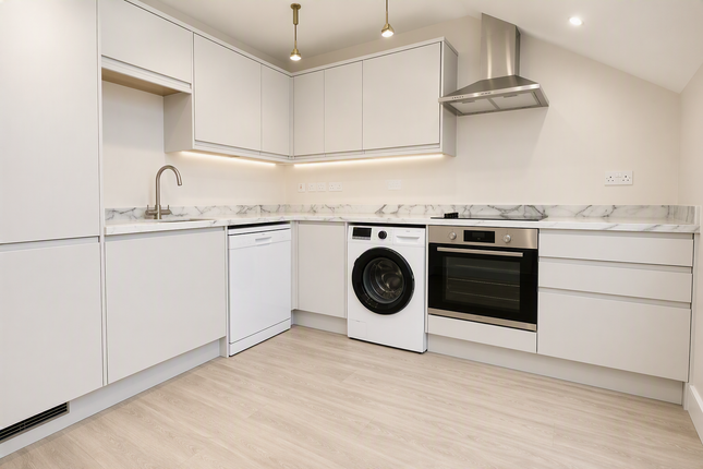 Flat 2, Redhill photo 3