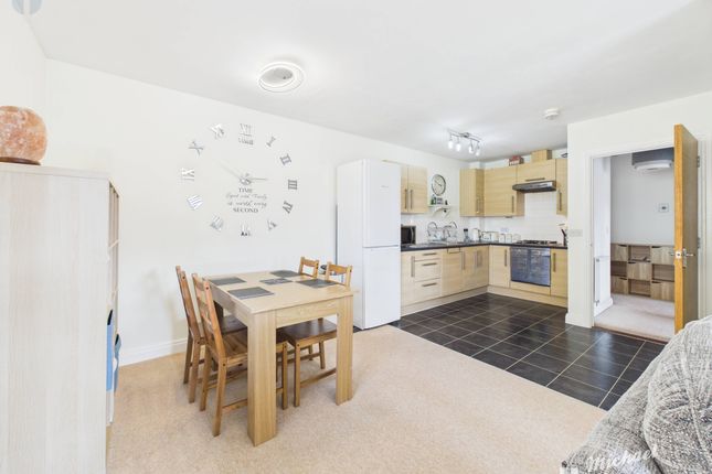 8 Stilton Close, Aylesbury photo 3