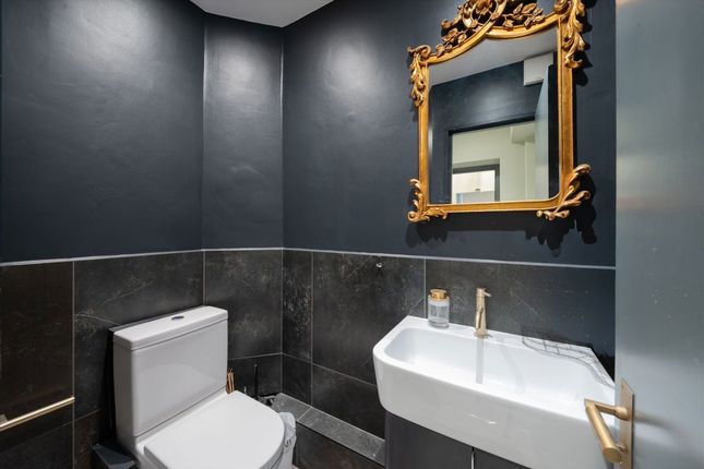 Flat 2, 151, Holland Park Avenue, London photo 4