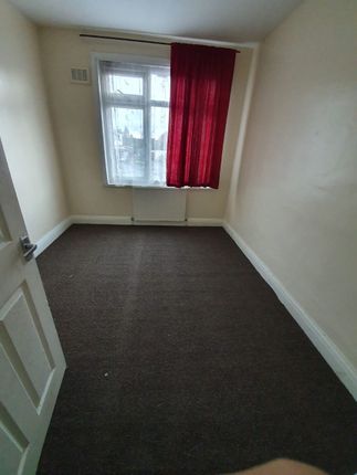 1A Aylands Road, Enfield photo 4