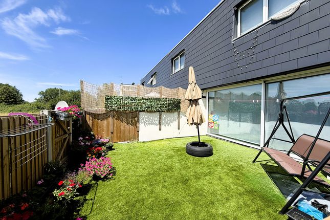 4 Cottage Walk, Roding Lane North, Woodford Green photo 3