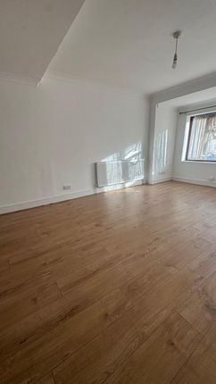 4, Brooke Road, Grays photo 2