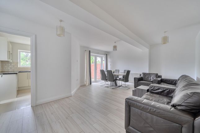 8, Lascelles Avenue, Harrow photo 2