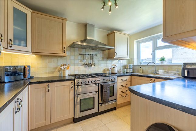 25, Rose Way, Cirencester photo 3