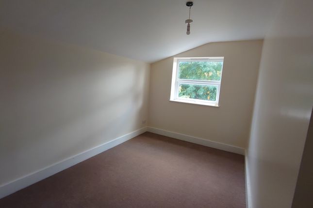 Terraced house to rent in Lincoln Road, London