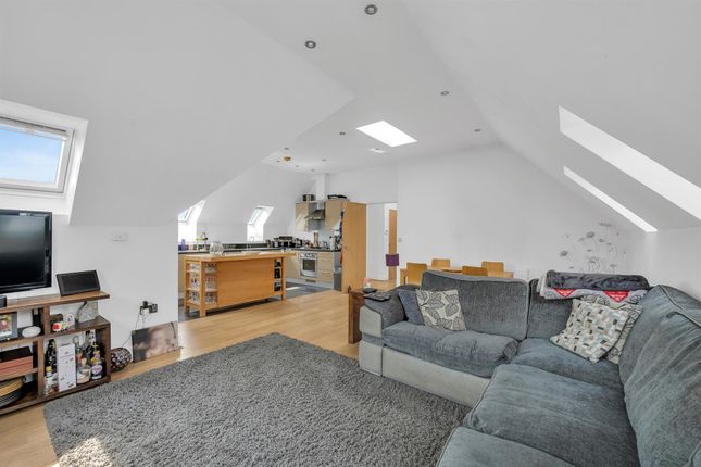 2-bed flat on 5 Glaser Court, 101 Palace Road, Bromley, £360,000