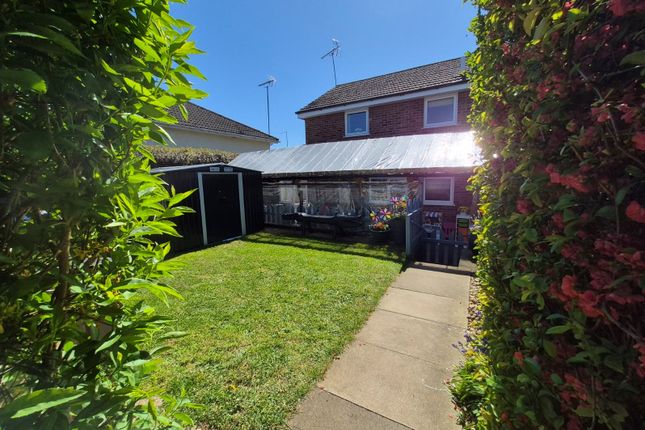 15, Regency Close, Weedon photo 2