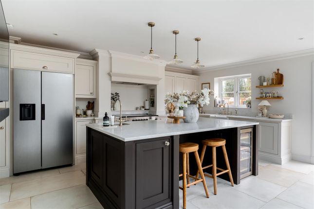 4, Fairfield Avenue, Horley photo 4