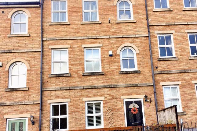 Thumbnail Town house for sale in Lawson Court, Farsley, Pudsey