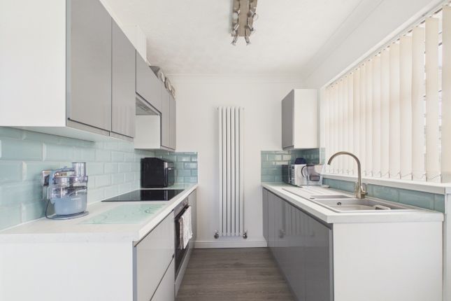 35 Chestnut Garth, Burton Pidsea, East Riding of Yorkshire photo 3