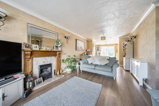 32, Pyesand, Frinton-on-Sea photo 4