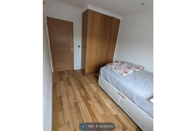 Flat A, Bounds Green photo 2