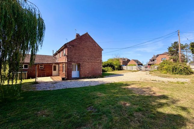 2 Dianmer Close, Swindon photo 2