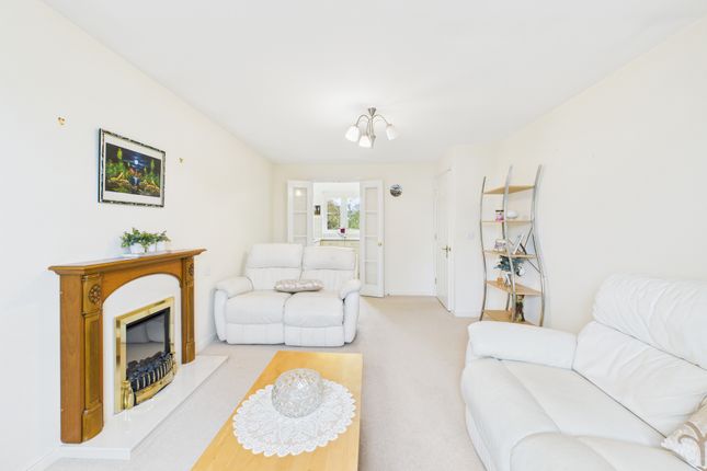 27 Hughenden Court, High Wycombe photo 3