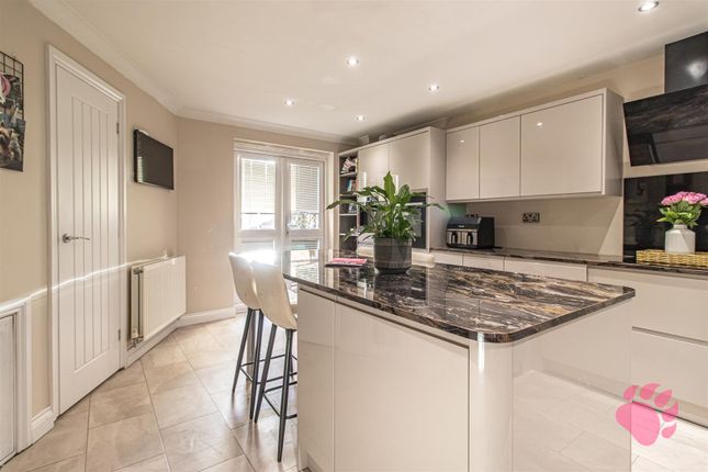 End terrace house for sale in The Nave, Laindon