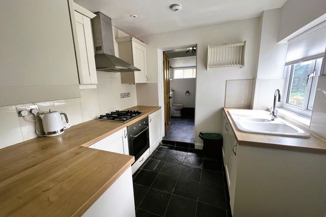 Terraced house to rent in Greenfield Road, Newport Pagnell, Buckinghamshire.