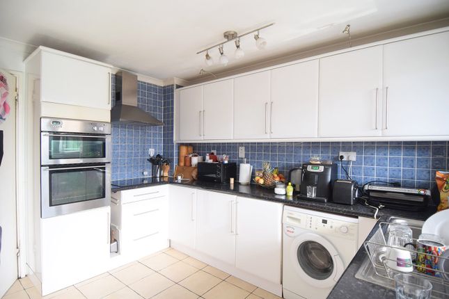 Town house to rent in Olympic Way, Greenford