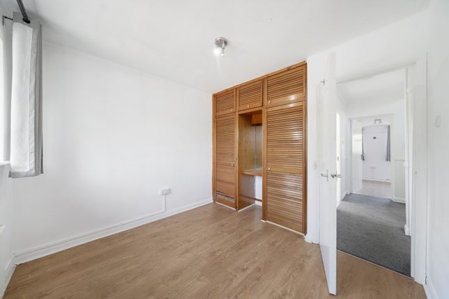 46 South Vale, Harrow photo 4