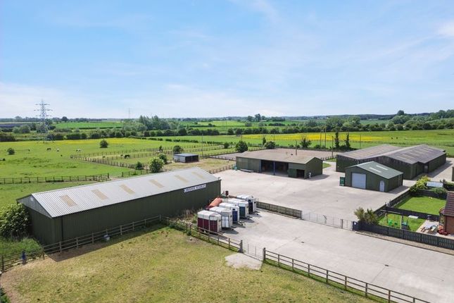 Chesney Farm Stables, Wansford Road, Driffield photo 2