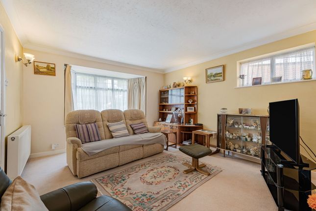 21, Allen Road, Leatherhead photo 4