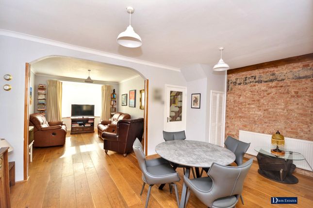 68 Kenilworth Gardens, Hornchurch photo 2