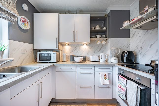 52 Nicolson Court, Stepps, Glasgow photo 3