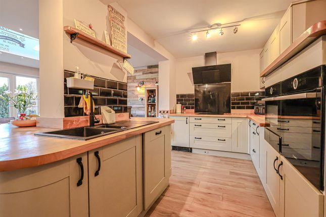 9, Elmhurst Avenue, Nottingham photo 4