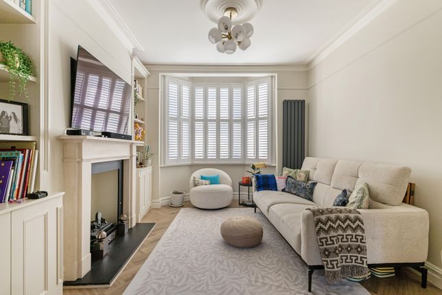 147, Ravensbury Road, London photo 4