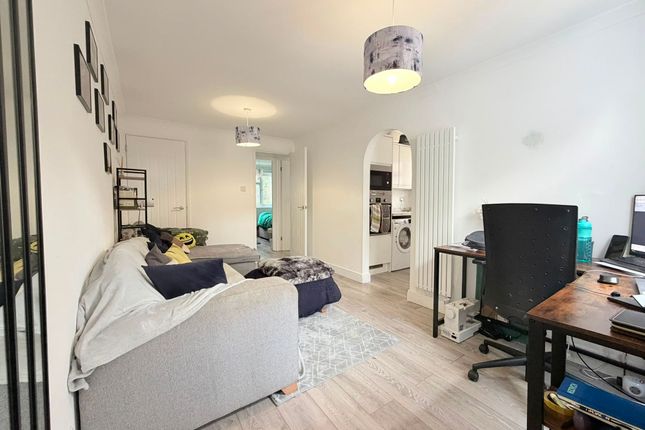 18 Dowding Way, Gloucester photo 3