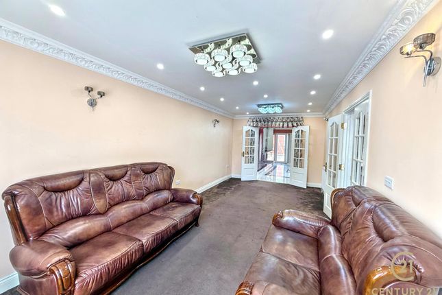 58, Hadley Gardens, SOUTHALL photo 3
