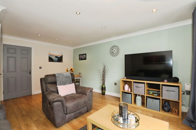 65, Emerald Way, Stoke-on-Trent photo 4