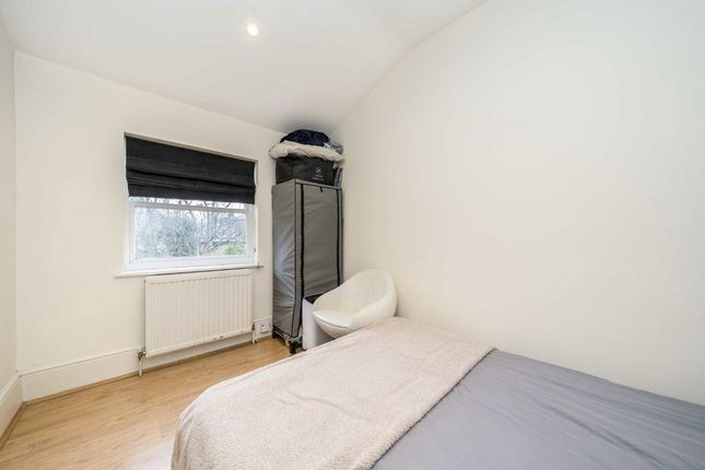 Flat 2, 208, St. Margarets Road, Twickenham photo 4