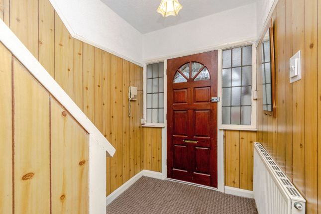 27, Blakeley Avenue, Wolverhampton photo 4