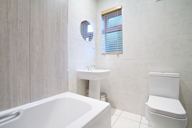 61, Derby Grove, Nottingham photo 2