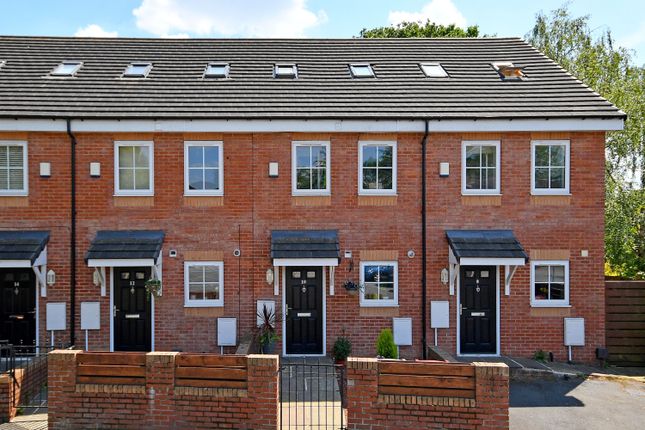Town house to rent in Gorsey Brigg, Dronfield Woodhouse, Dronfield, Derbyshire