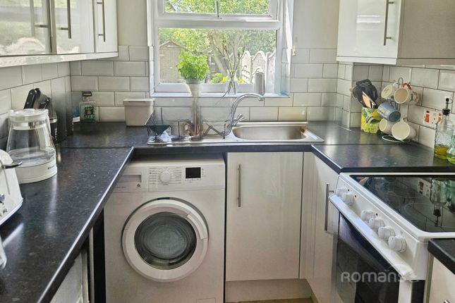 74, Chiltern Road, Slough photo 3
