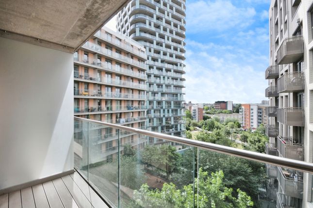Flat 23, Torre Vista, 45, Loampit Vale, London photo 3