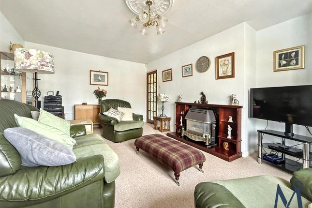 Holcombe Close, Coalville photo 4