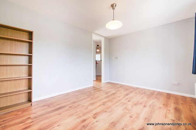 Flat to rent in Gresham Road, Staines-Upon-Thames