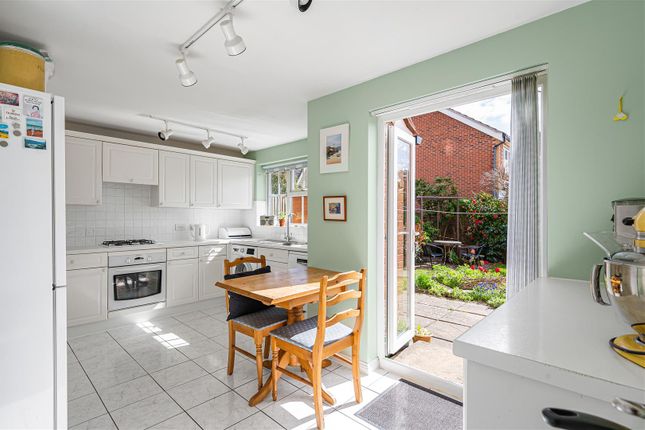 7, Micklefield Way, Seaford photo 2
